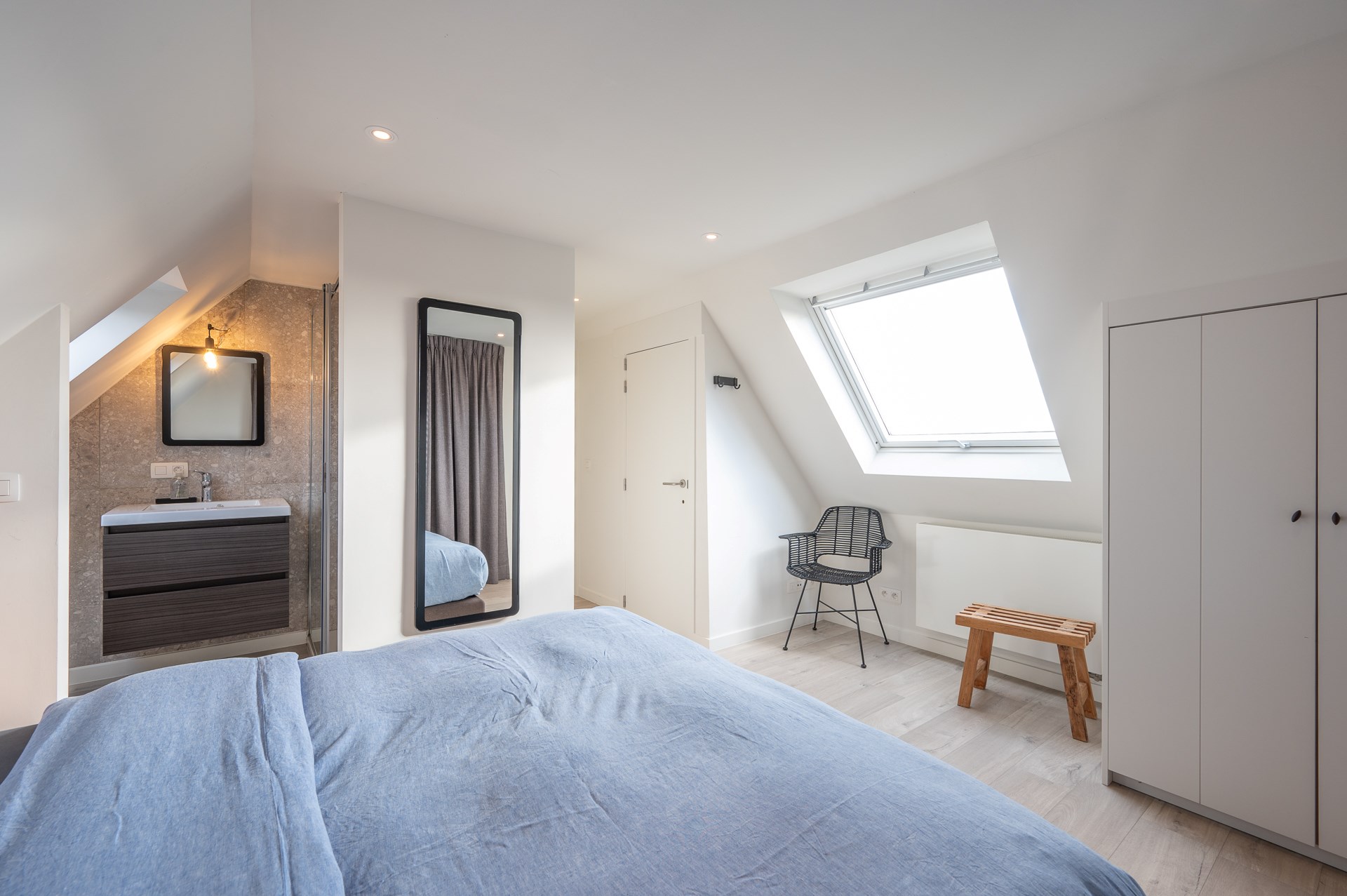 Propriété exceptionnelle et rénovée (5 510 m² de terrain) à proximité du centre de Knokke-Heist et bénéficiant d'une vue exceptionnelle sur les polders de Knokke. 