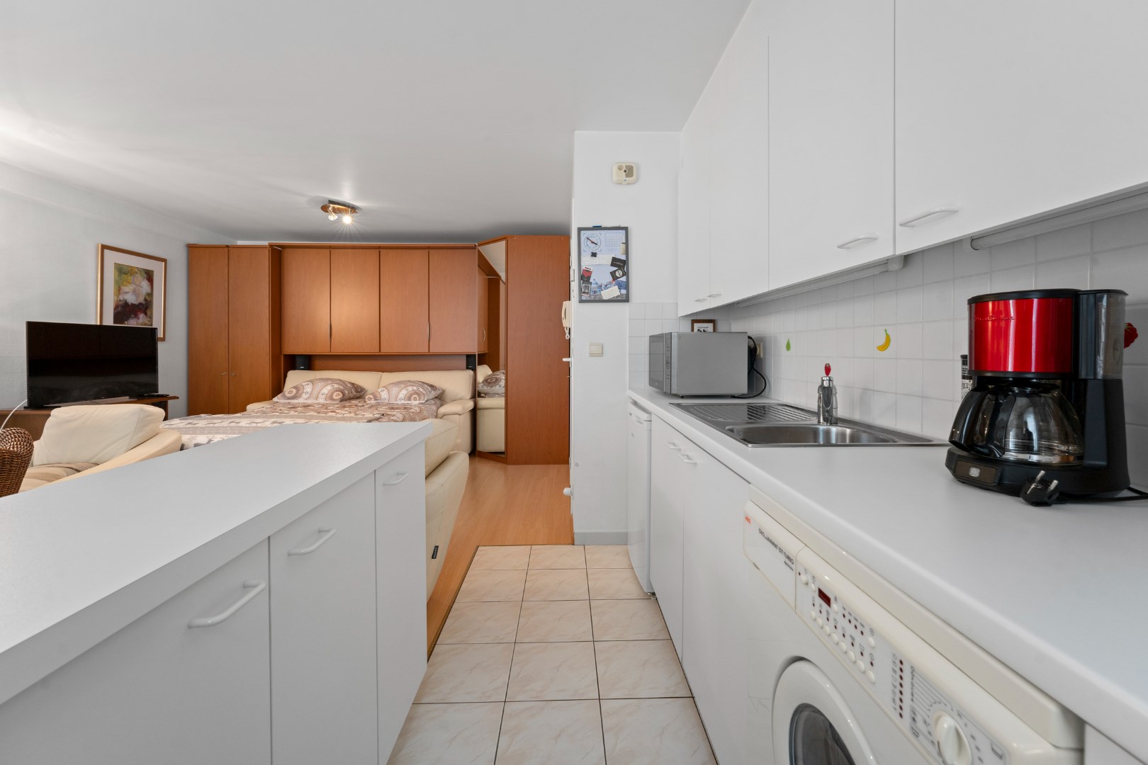 STUDIO IN HET CENTRUM VAN OOSTENDE MET ZIJDELINGS ZEEZICHT 