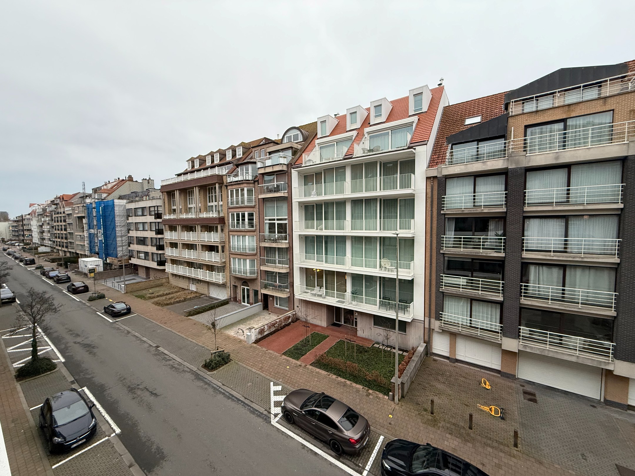 Non-meublé - Charmant appartement à louer avec 2 chambres situé dans une résidence récente sur l'avenue Léopold à Knokke. 