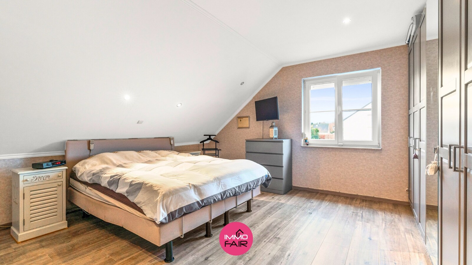 Royale gezinswoning op perceel van 829 m² op 5 minuten van Maastricht! 