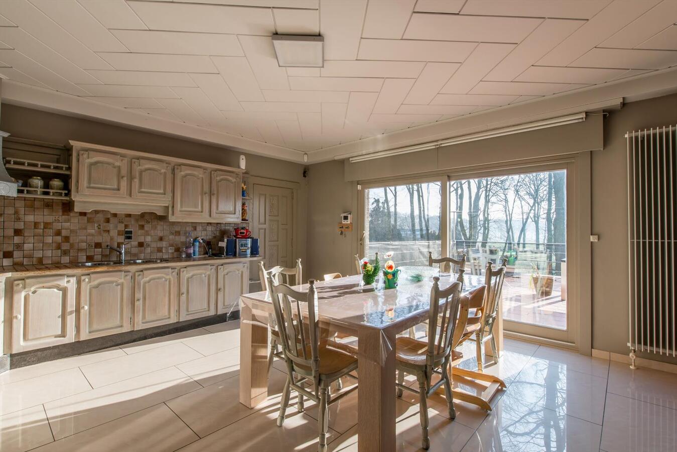 Uitstekend gelegen villa met prachtige vergezichten op 1ha28a21ca 