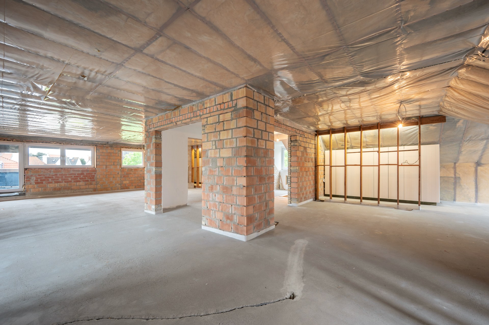Ontdek deze karaktervolle villa, rustig gelegen in het gegeerde Duinbergen, op wandelafstand van het strand (incl. zeer ruime dubbele inpandige garage) 