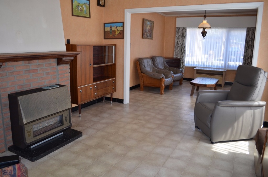 Te renoveren woning met garage nabij centrum Maldegem 