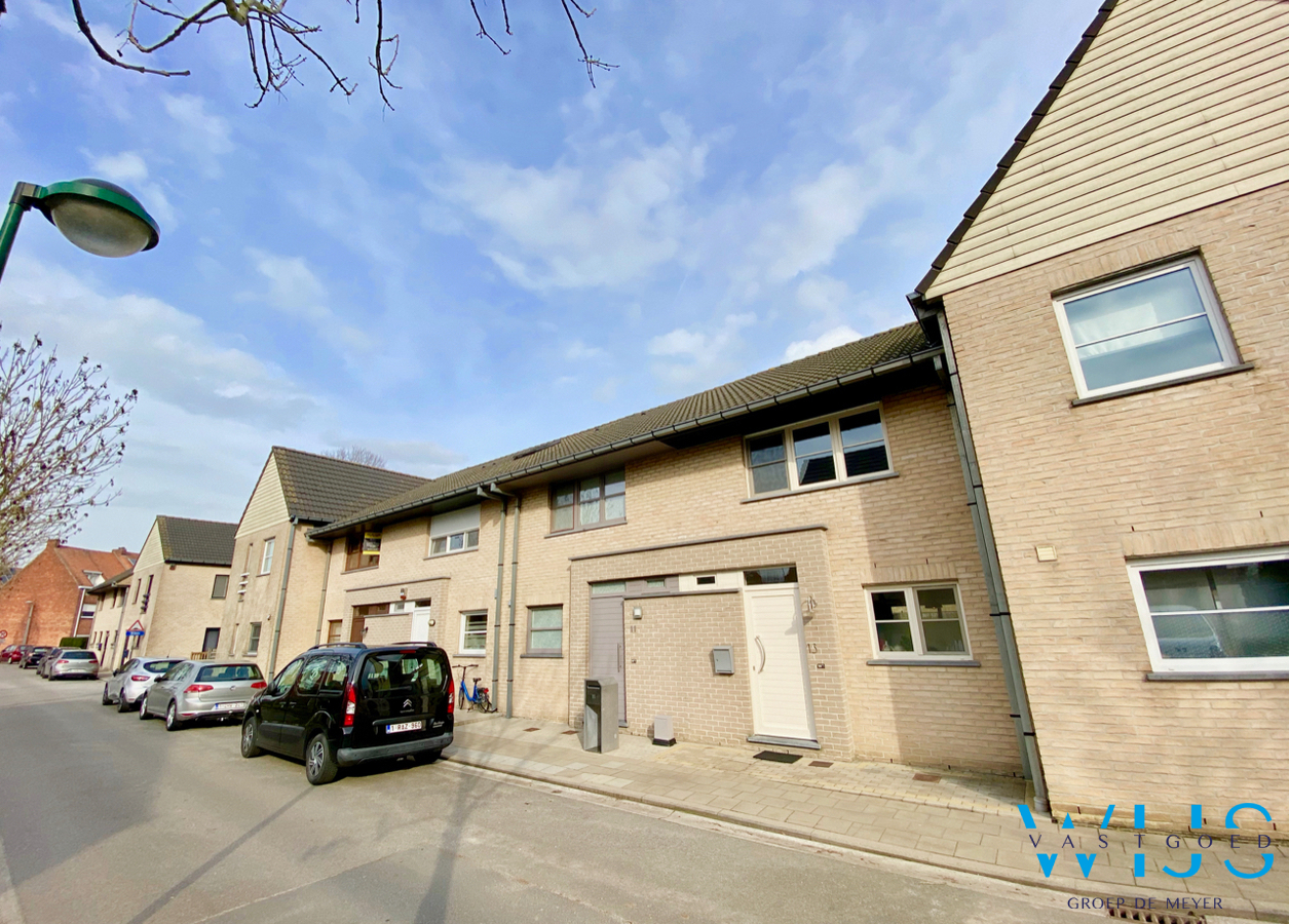 Instapklare &amp; gezellige woning met garage in hartje Eeklo! 