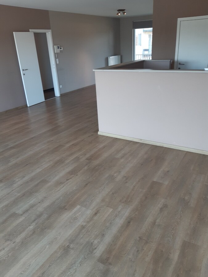 Ruim appartement met 2 terrassen. 