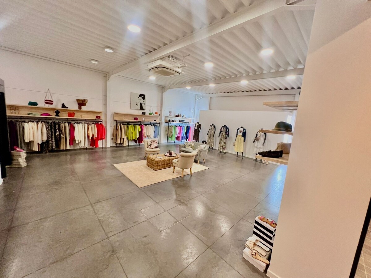 Ruime winkelruimte te huur in Moorslede, perfect voor diverse doeleinden! 