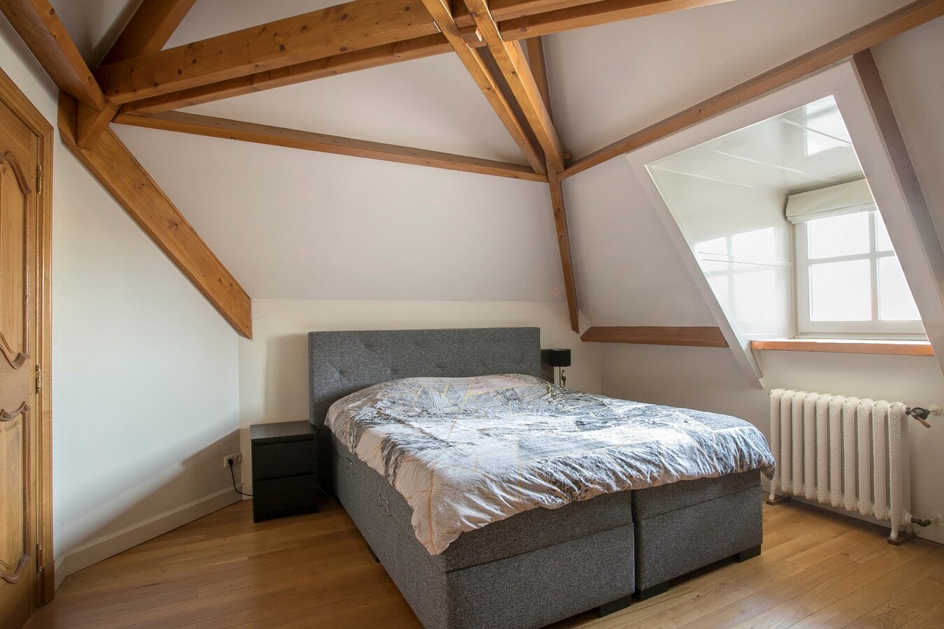 Riante vrijstaande villa met rieten dak gelegen op een perceel van 1.240 m2. 