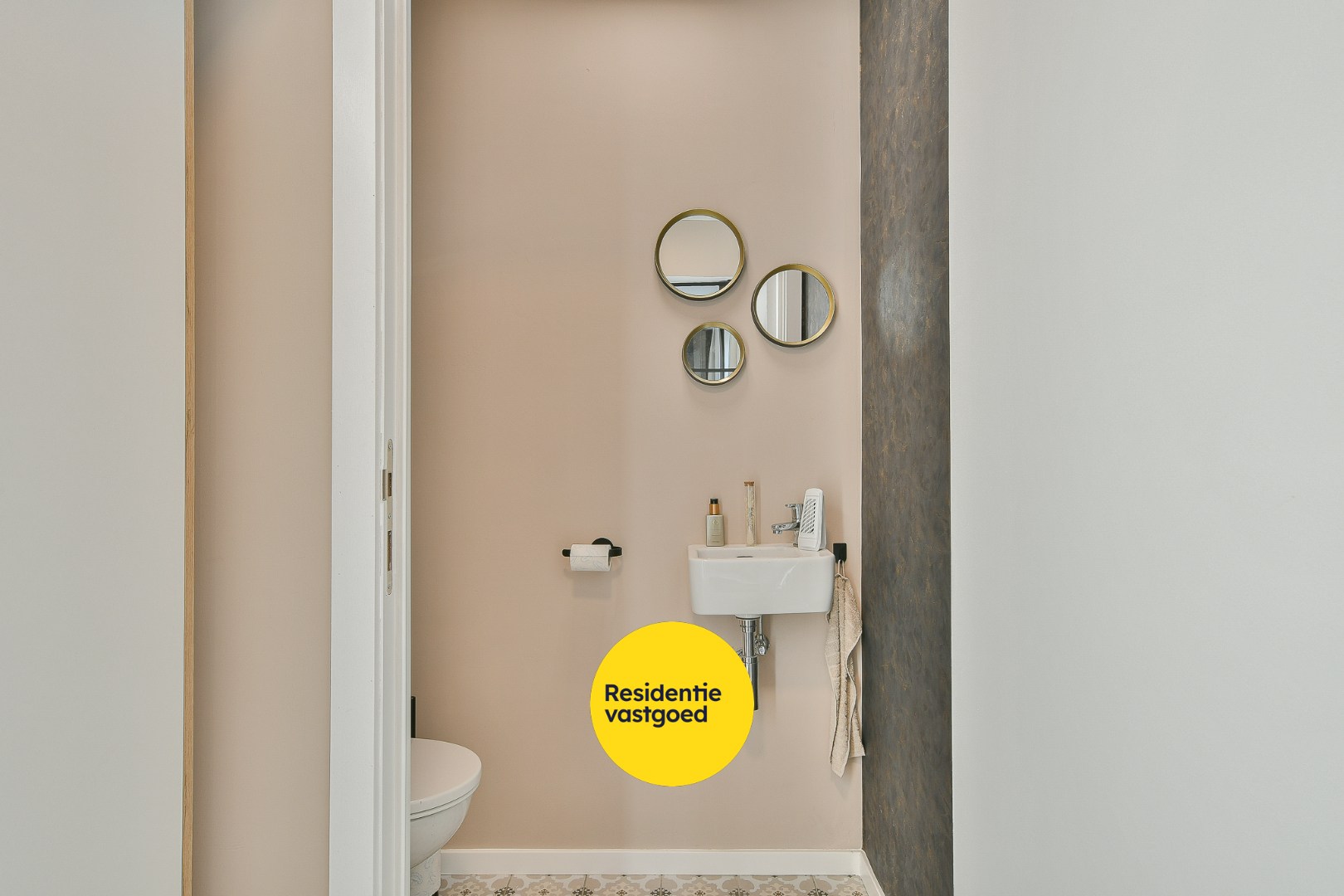 Uniek appartement met carport met grote berging gelegen in een oude graanmolen 