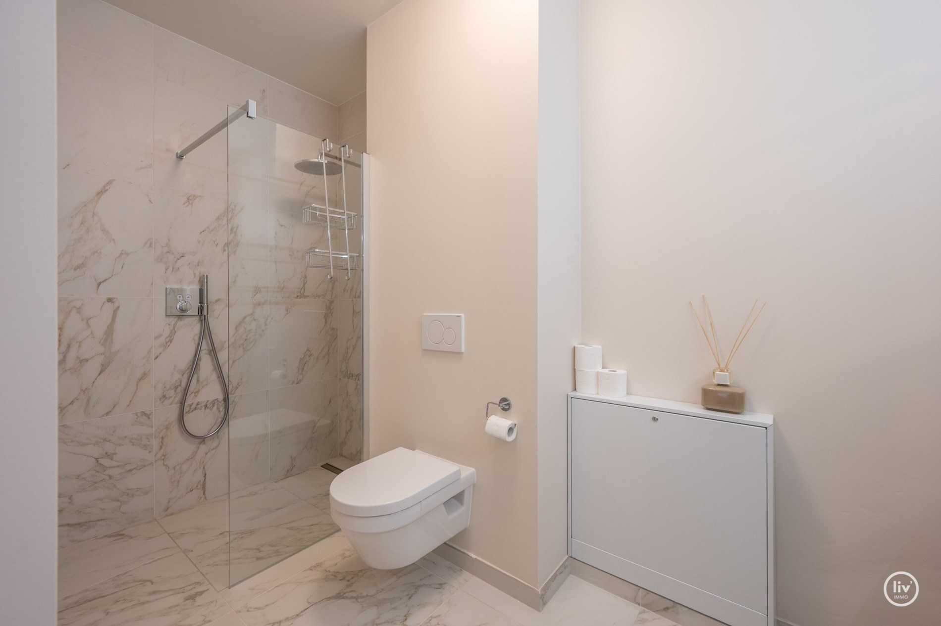 Nieuwbouw appartement met 3 slaapkamers gelegen in de Lippenslaan, het appartement is compleet gemeubeld. 