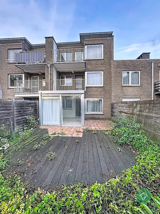 Gelijkvloers appartement met autostandplaats en garage te Roeselare 