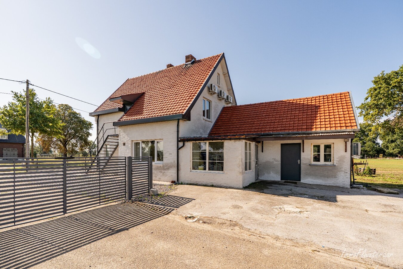 Veelzijdige woning met paardenstallen op ca. 2ha te Helchteren 