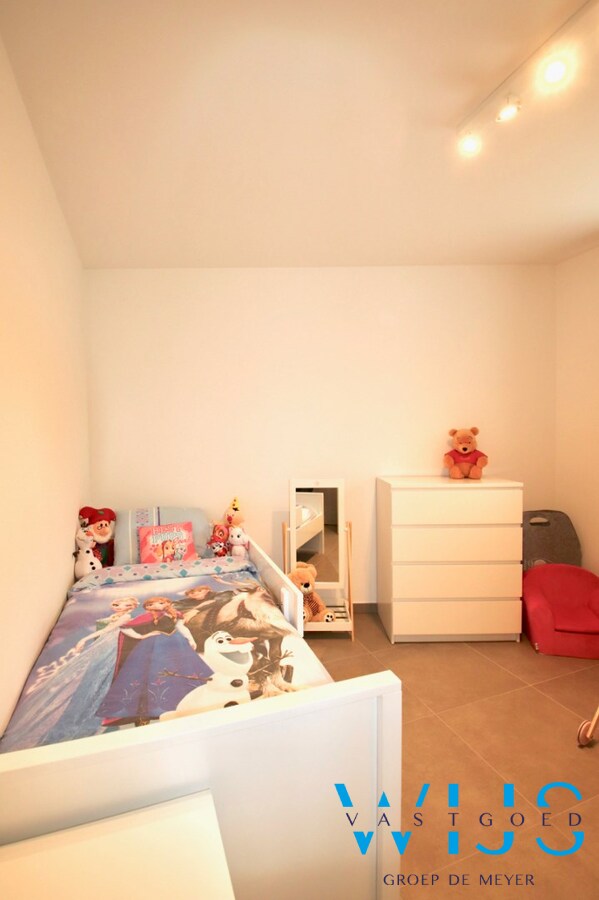 Energiezuinig GELIJKVLOERS appartement in hartje Kluizen ! 