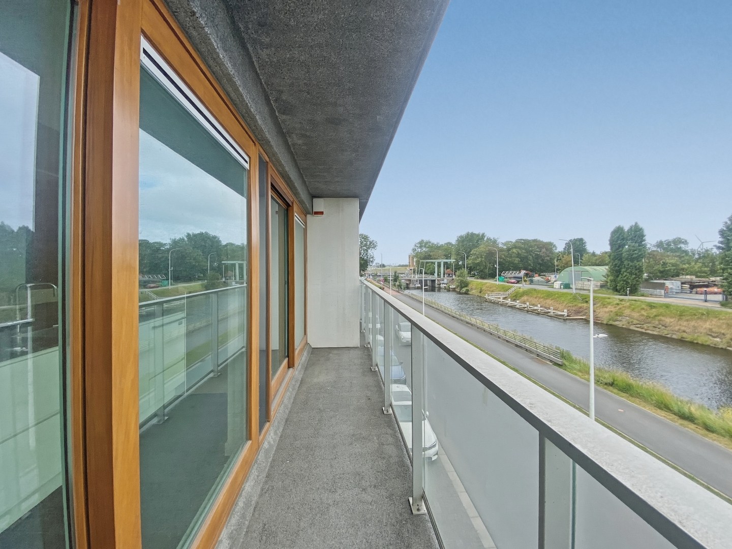 Luxueus praktisch appartement (122m² + 30 m²) met rondom terrassen te Nieuwpoort-Stad 
