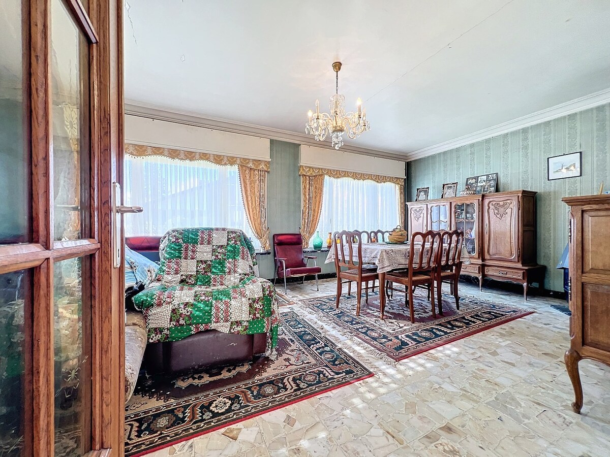 Te renoveren/slopen woning op perceel van 1.334m² op topligging 