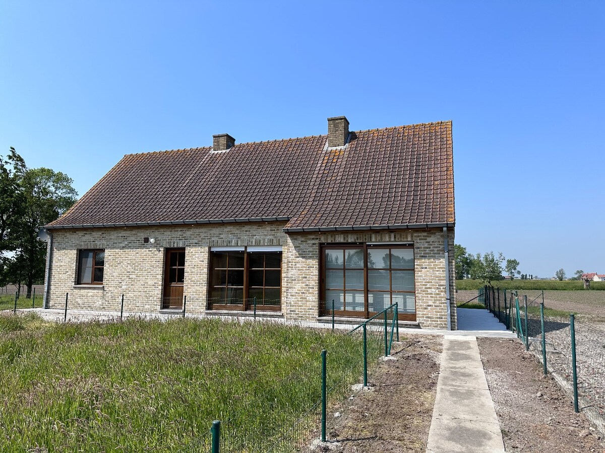 Rustig gelegen alleenstaande woning te Leke 