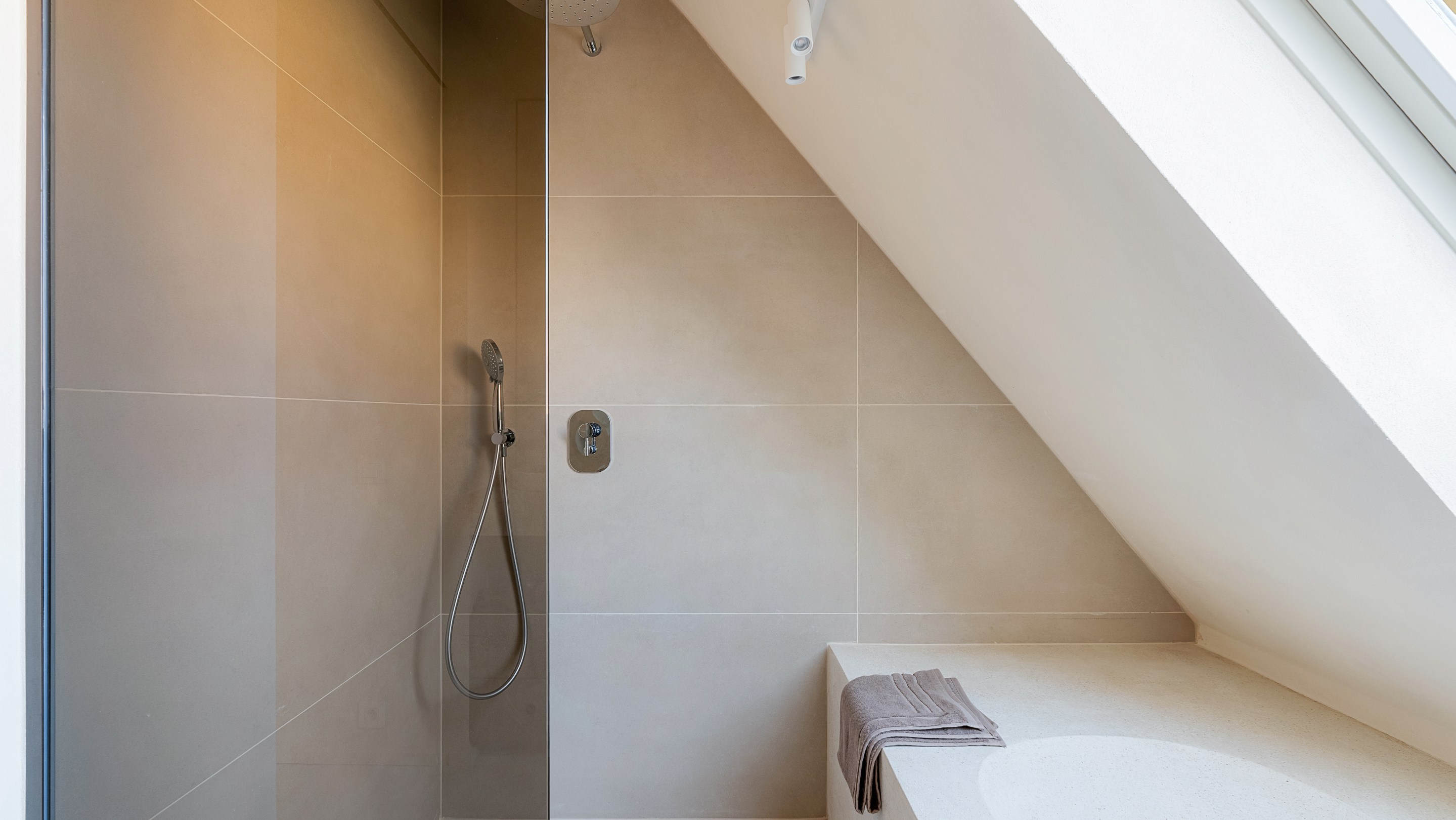 Villa de luxe rénovée dans un quartier résidentiel. 