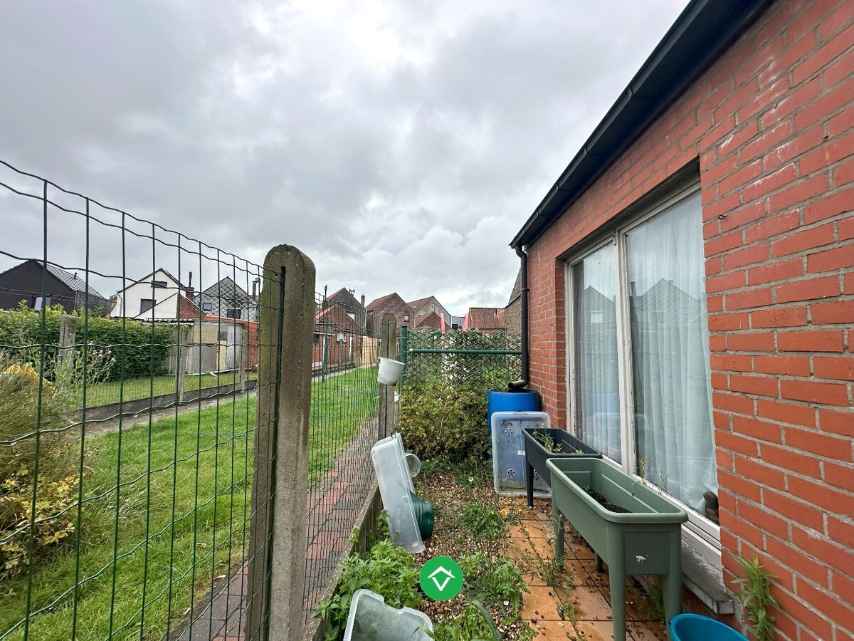 Charmante starterswoning met garage op toplocatie te Koekelare 