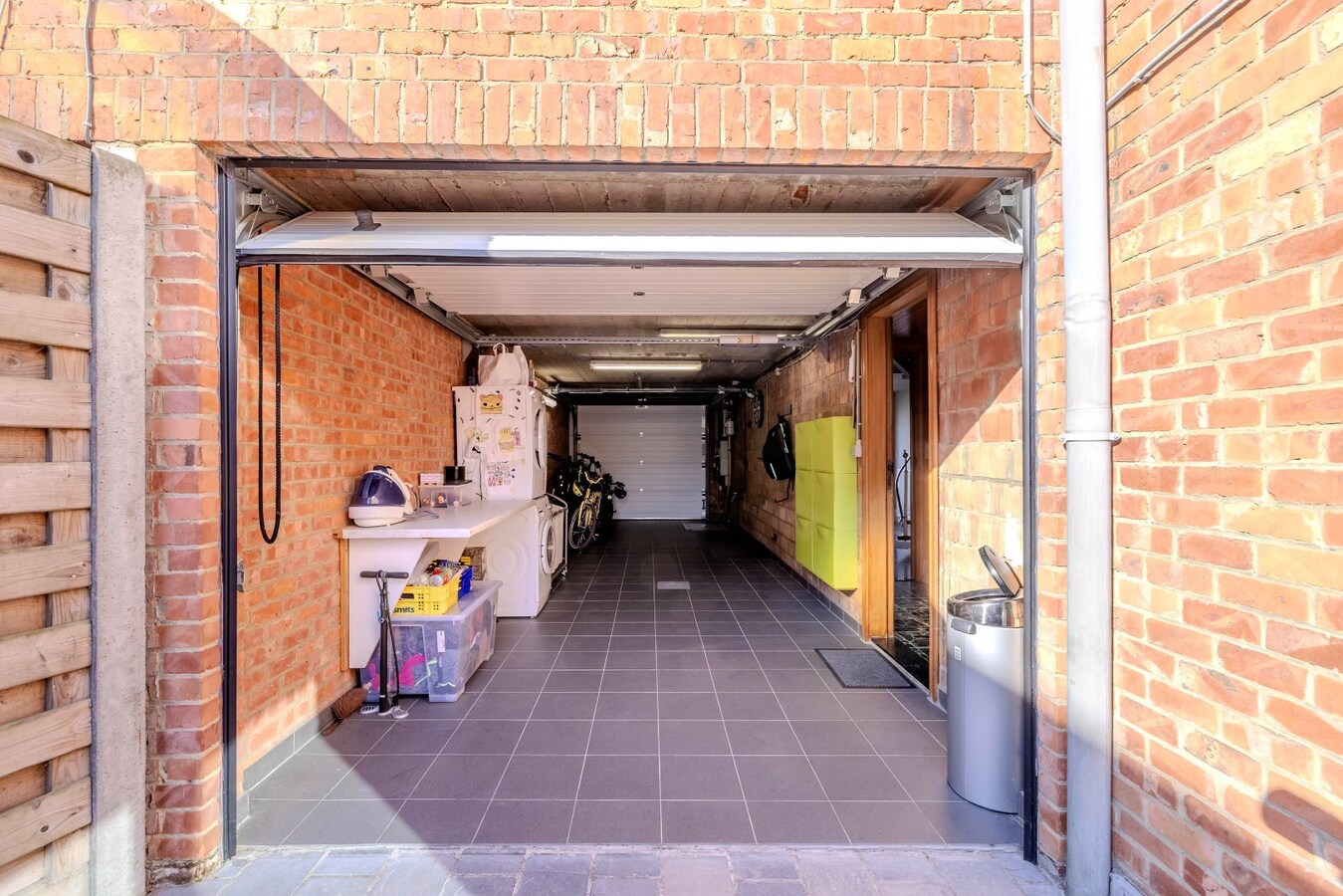 Goed gelegen gezinswoning met tuin en 3 slpks 