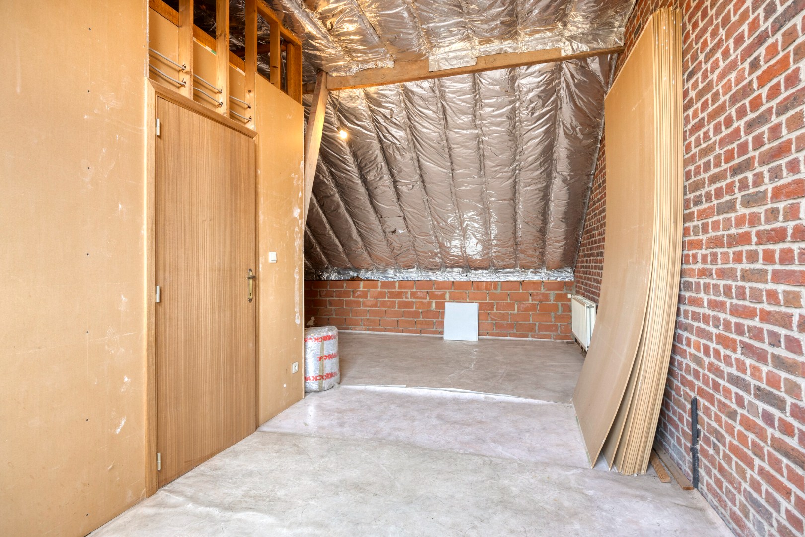 Ruime woning met ruime tuin en garage op een perceel van 802m² in Holsbeek – EPC 280 kWh/m² - bewoonbare opp. 243 m² 