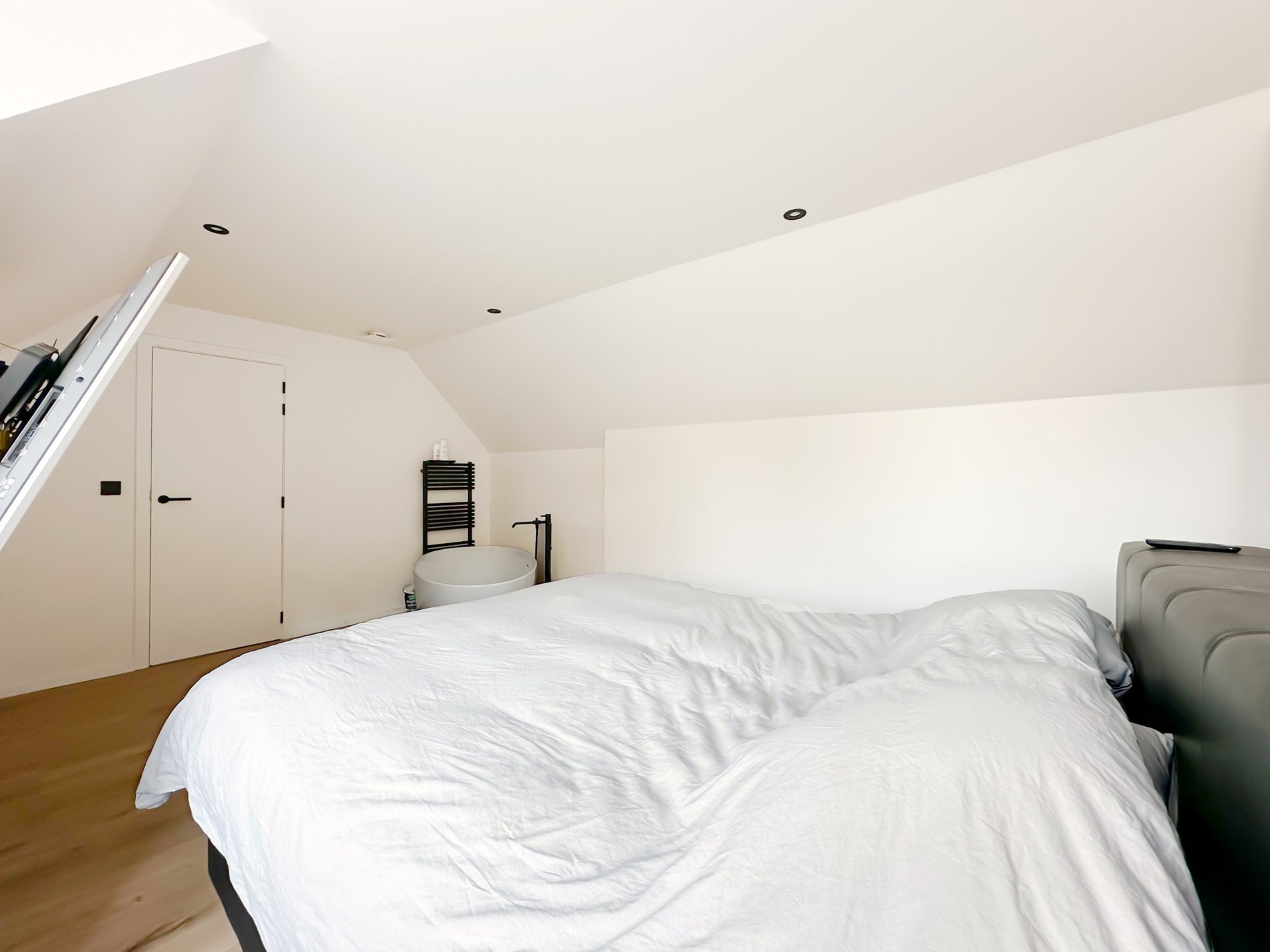 OPENDEURDAG Zaterdag 21/02 - 11u-13u (Hazelaarsdreef 7): Gezellig gerenoveerde alleenstaande villa met 3 slaapkamers en een prachtige tuin centraal gelegen in een doodlopende villawijk in Knokke. 