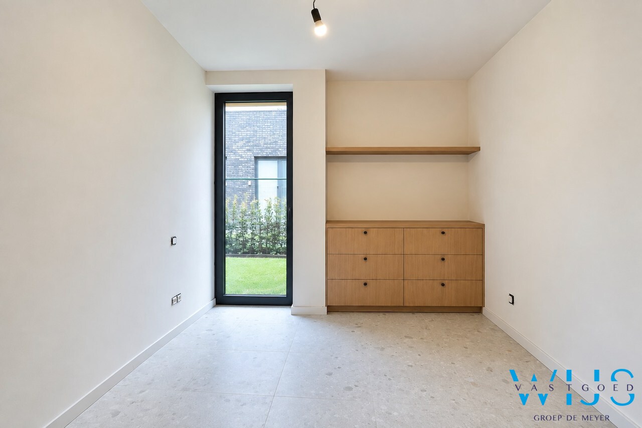 High-end gelijkvloers appartement met tuin te Lembeke ! 