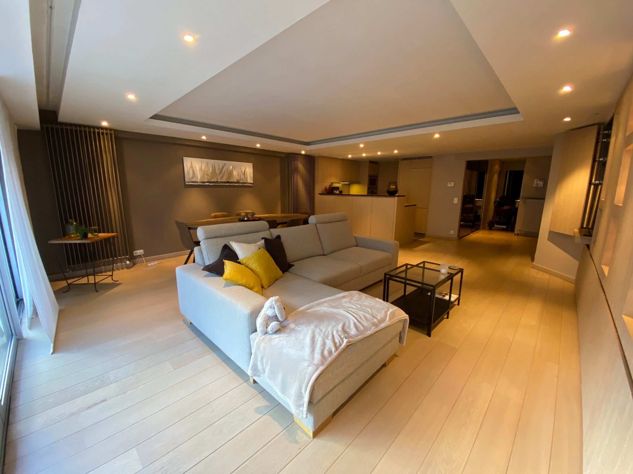 Non-meublé - Appartement spacieux et confortable avec 2 terrasses, idéalement situé sur la Lippenslaan. 