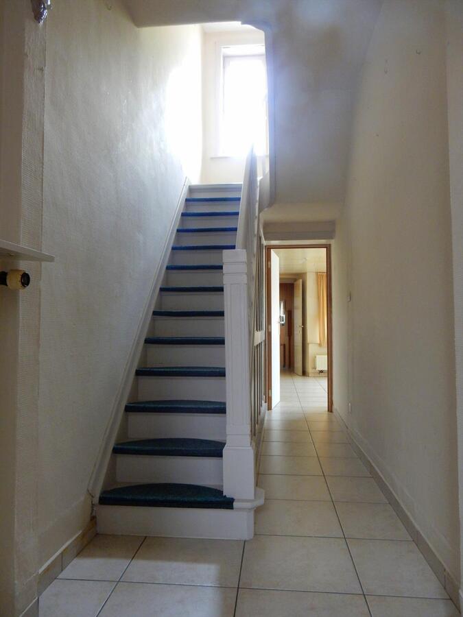 Ruime woning met een zeer groot terras 