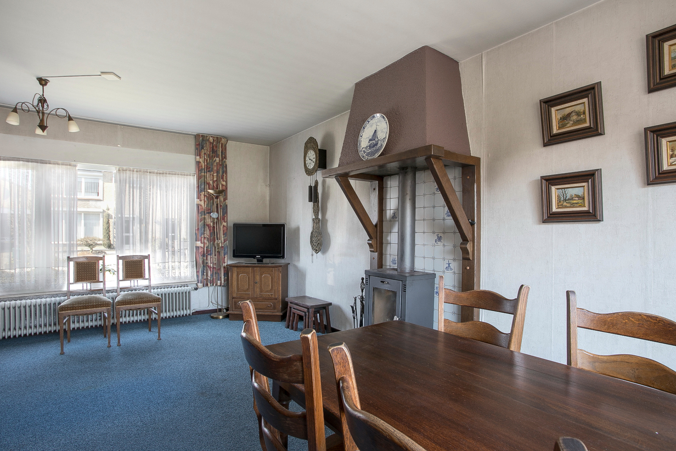 Vrijstaande woning met garage gelegen op een perceel van 556 m2. 