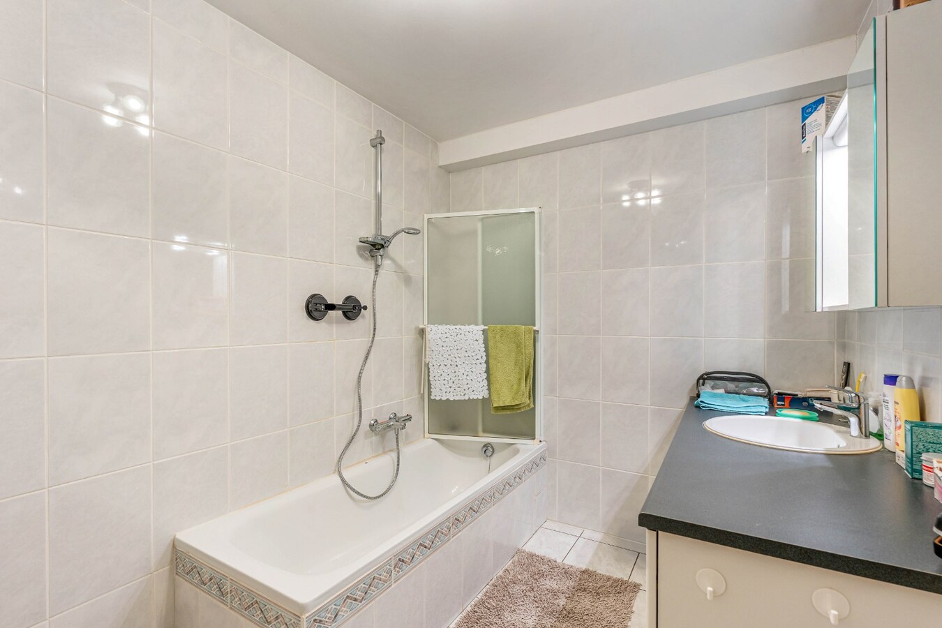 Uitstekend gelegen, instapklaar en lichtrijk appartement te Lummen 