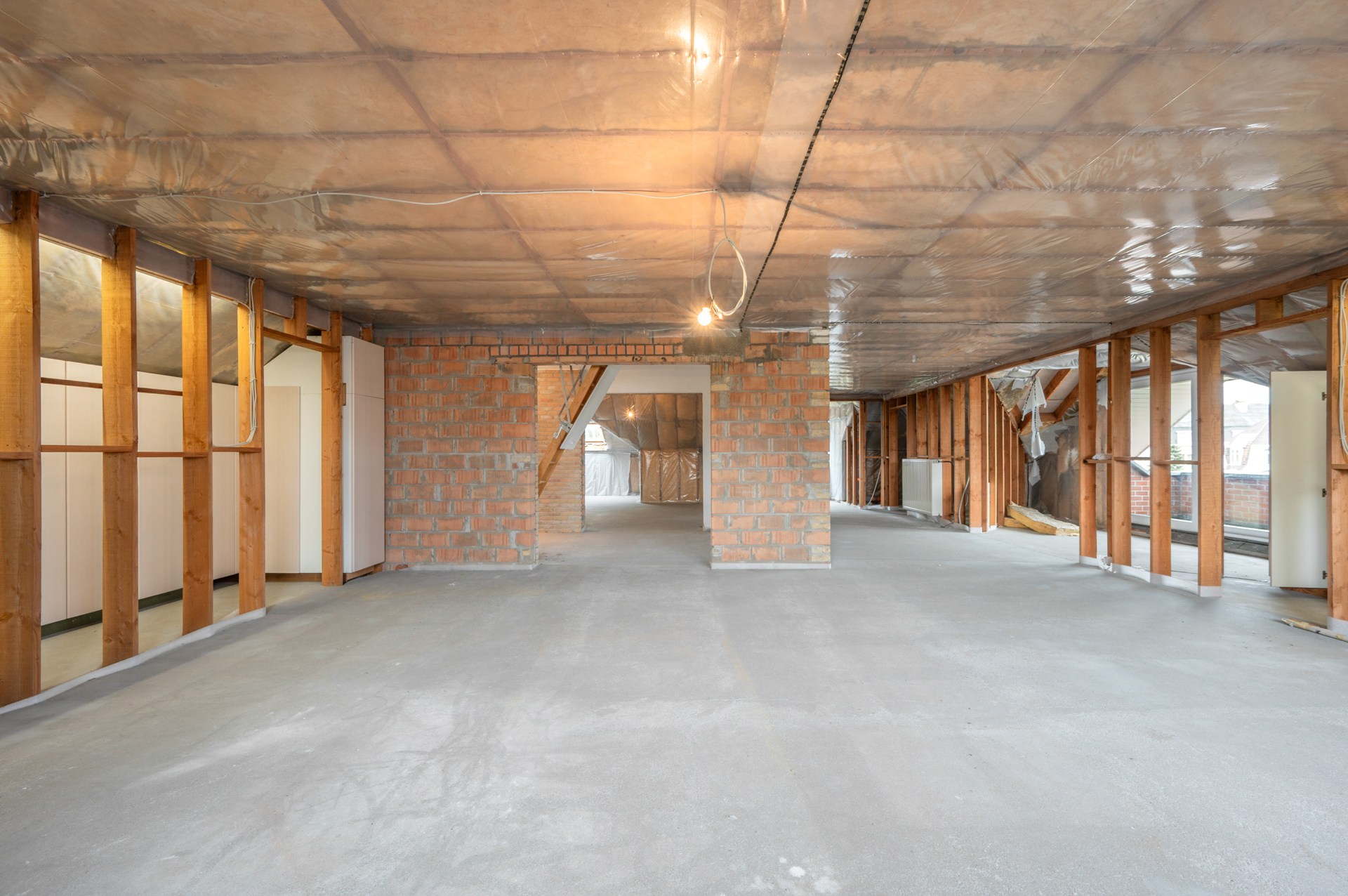 Ontdek deze karaktervolle villa, rustig gelegen in het gegeerde Duinbergen, op wandelafstand van het strand (incl. zeer ruime dubbele inpandige garage) 