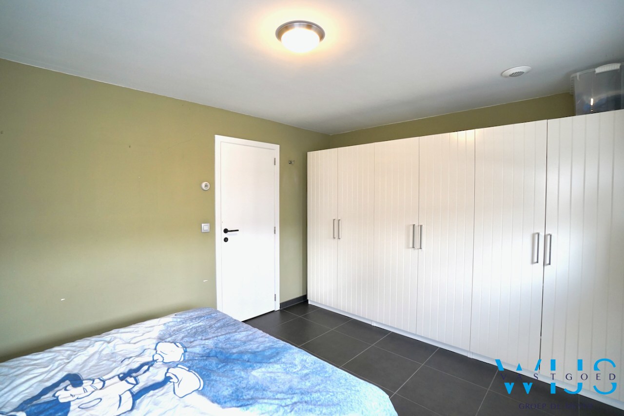 Enorm energiezuinig woonhuis in halfopen bebouwing te Eeklo ! 