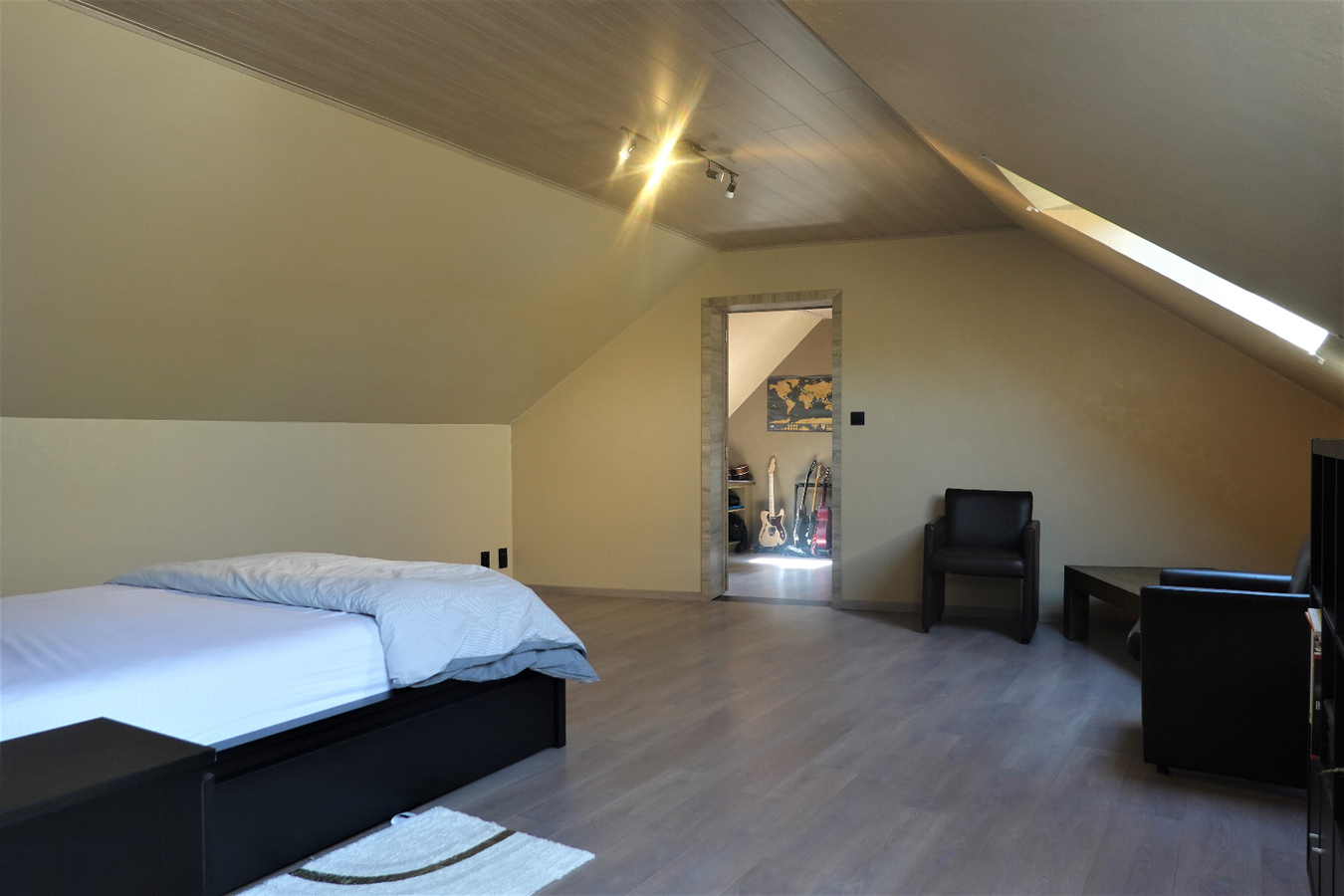 Knusse woning met grote tuin 