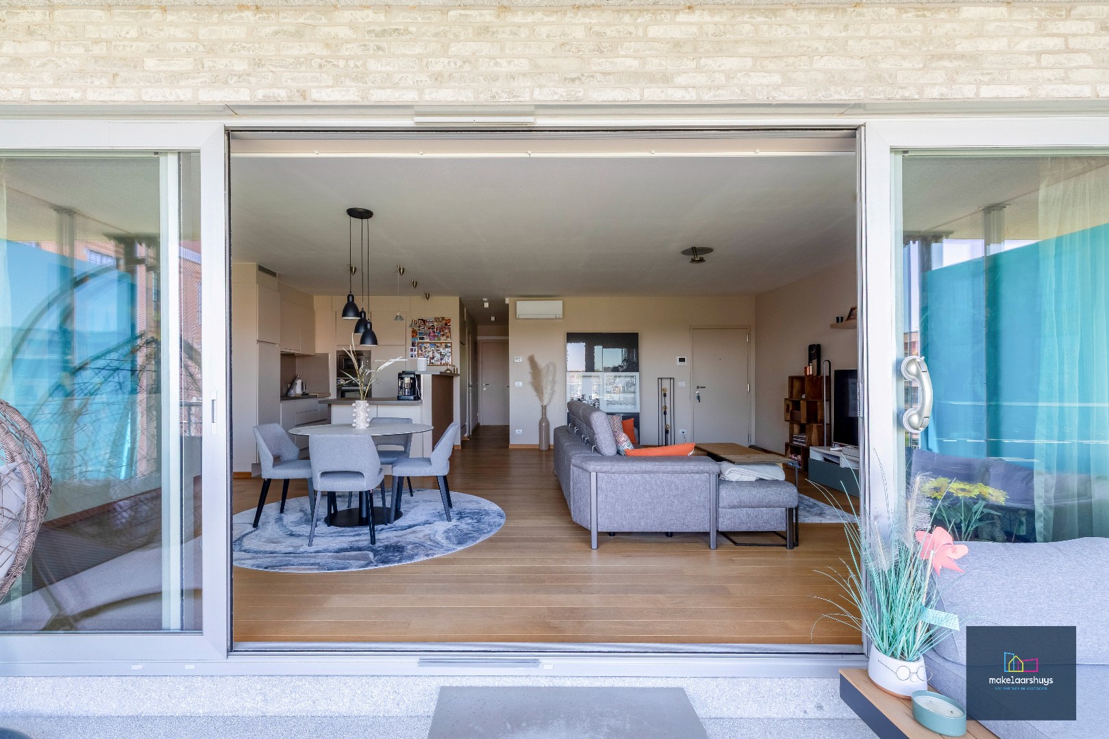 Stijlvol 2 slpk. appartement met ruim terras en staanplaats 