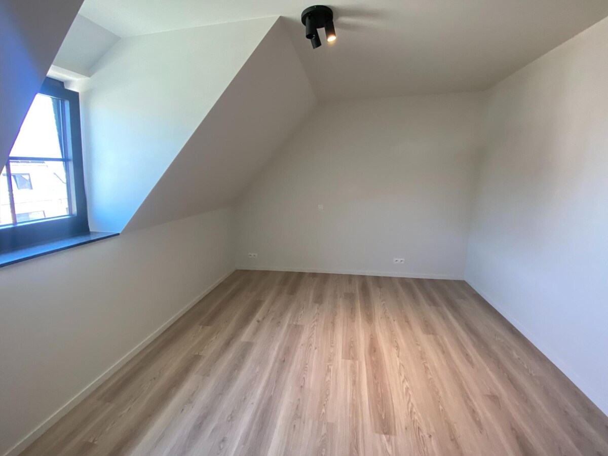 Uitstekend gelegen nieuwbouwwoning met garage 