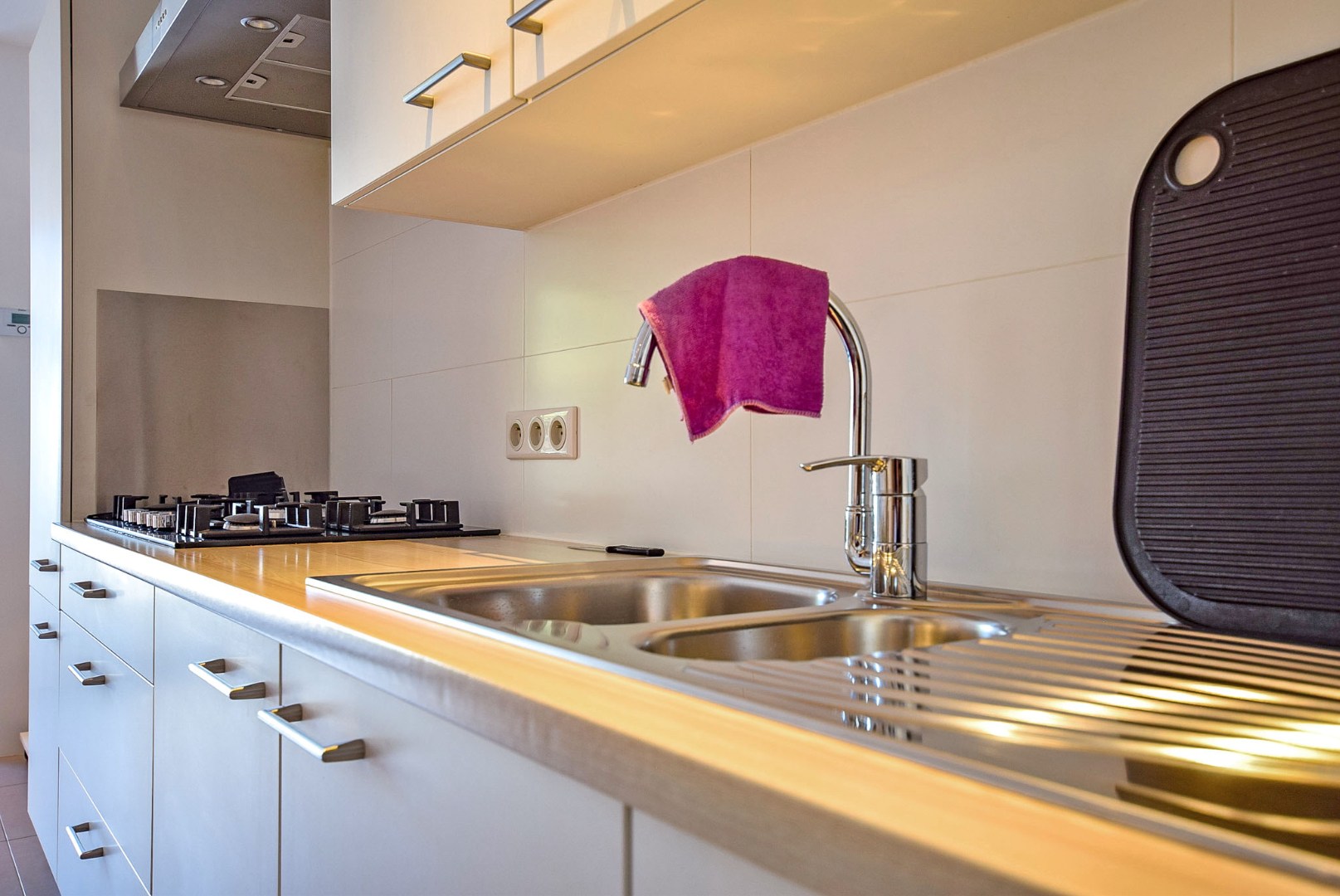 Instapklare, energiezuinige woning met aparte gastenunit in het hartje van Veurne. 