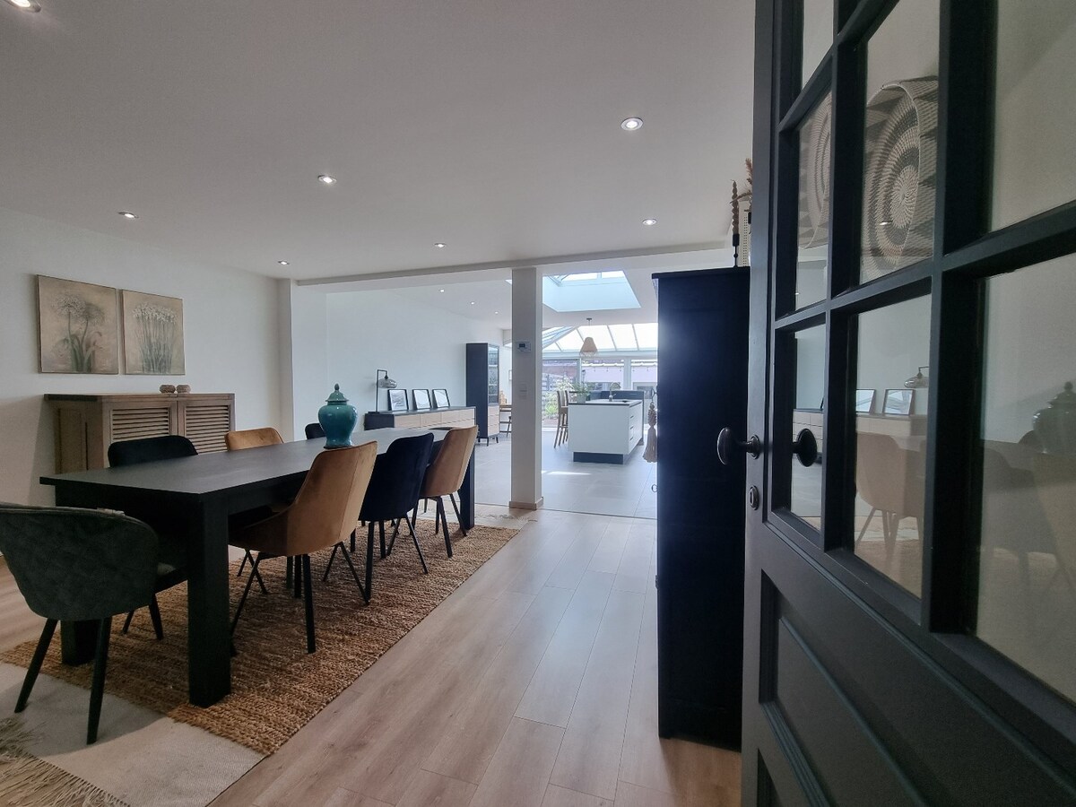 Verrassend mooie gezinswoning met tuin en dubbele garage - Zeebrugge 