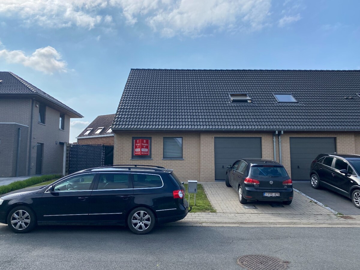 Ruime nieuwbouwwoning met zongerichte tuin en 3 slaapkamers 