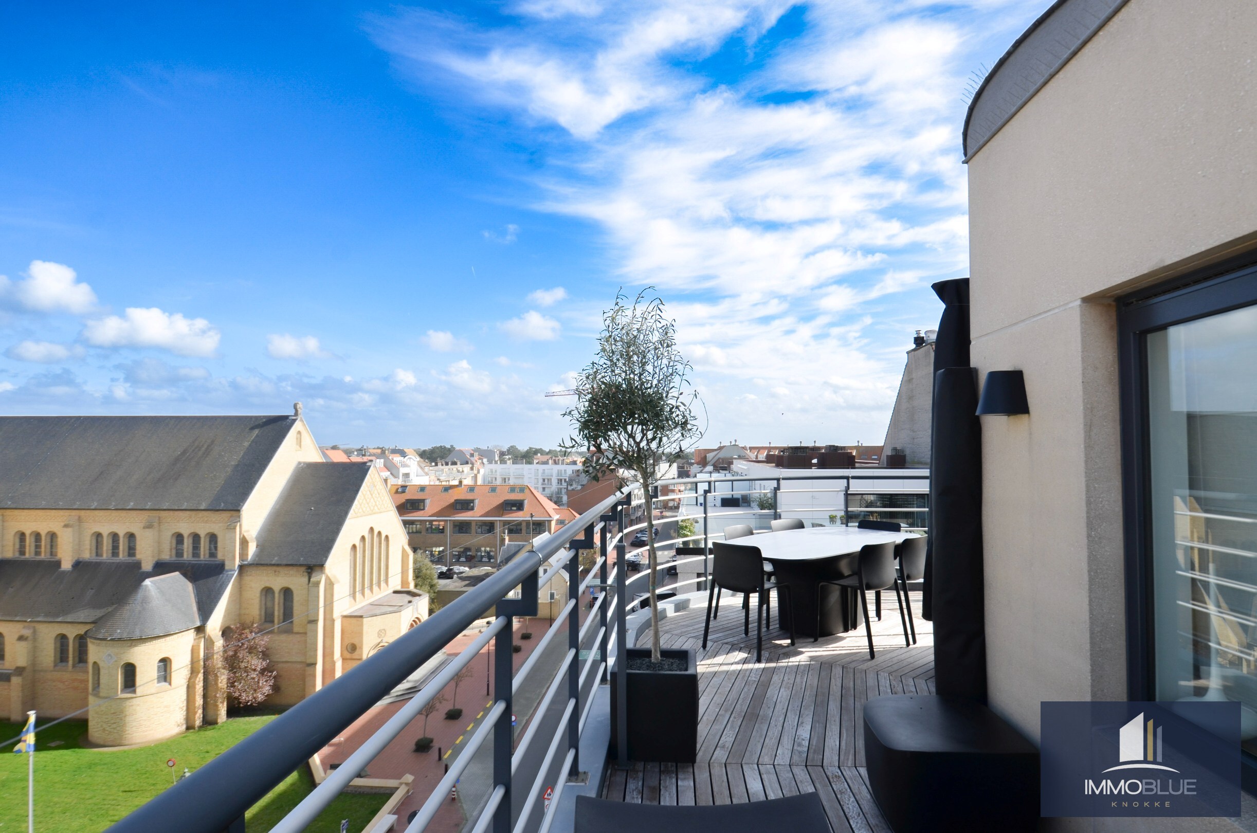 Uniek duplexappartement/penthouse met een weids uitzicht. 