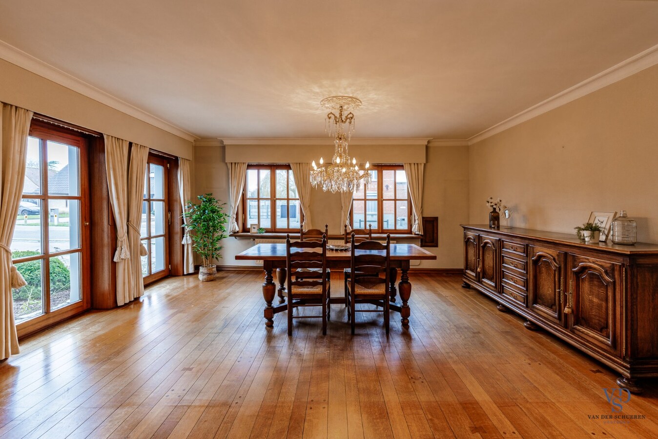 Statige Half Open Bebouwing 