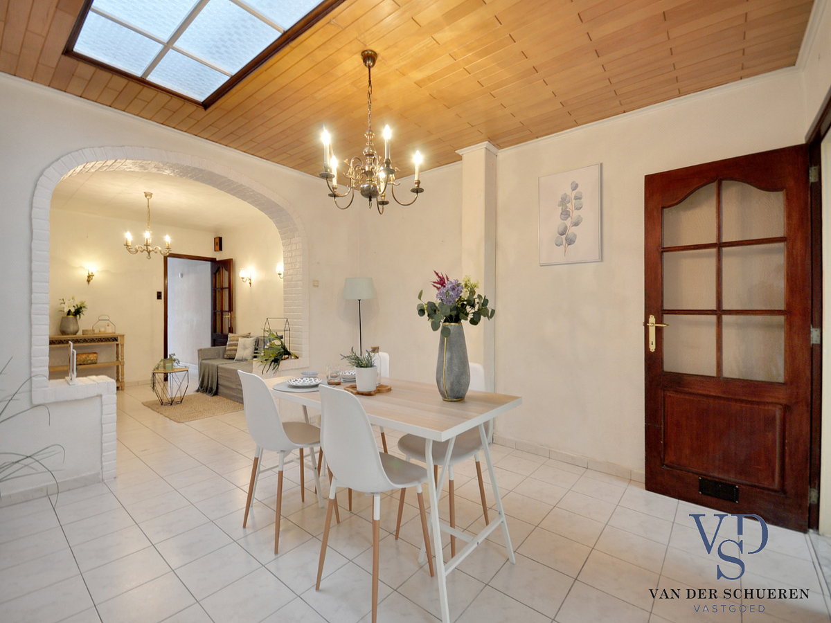 Rijwoning met tuin nabij station Gent-Sint-Pieters. Top-ligging nabij tram en trein ! 