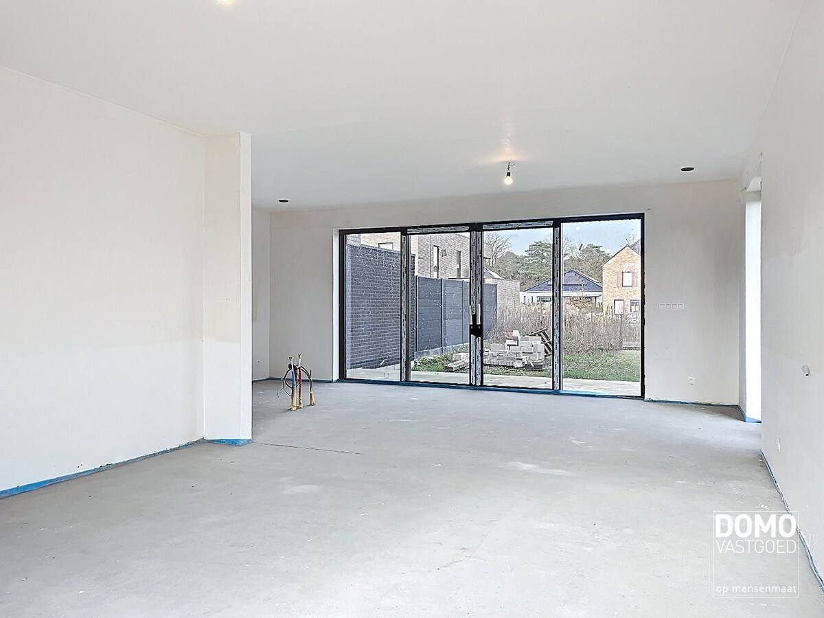 MODERNE NIEUWBOUWWONING CASCO PLUS MET 3 SLAAPKAMERS 