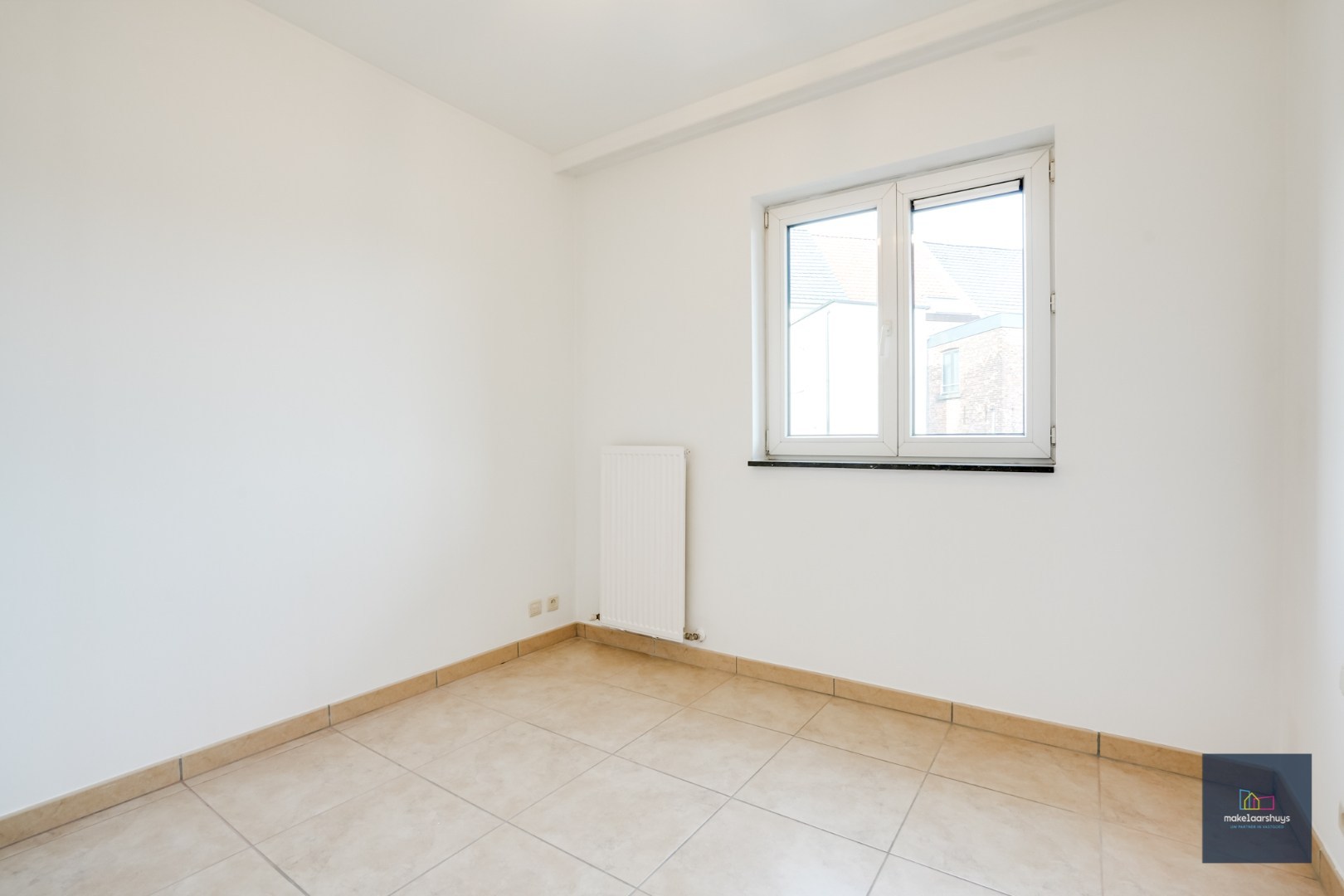 Goedgelegen 2slpk-appartement met terras en staanplaats 