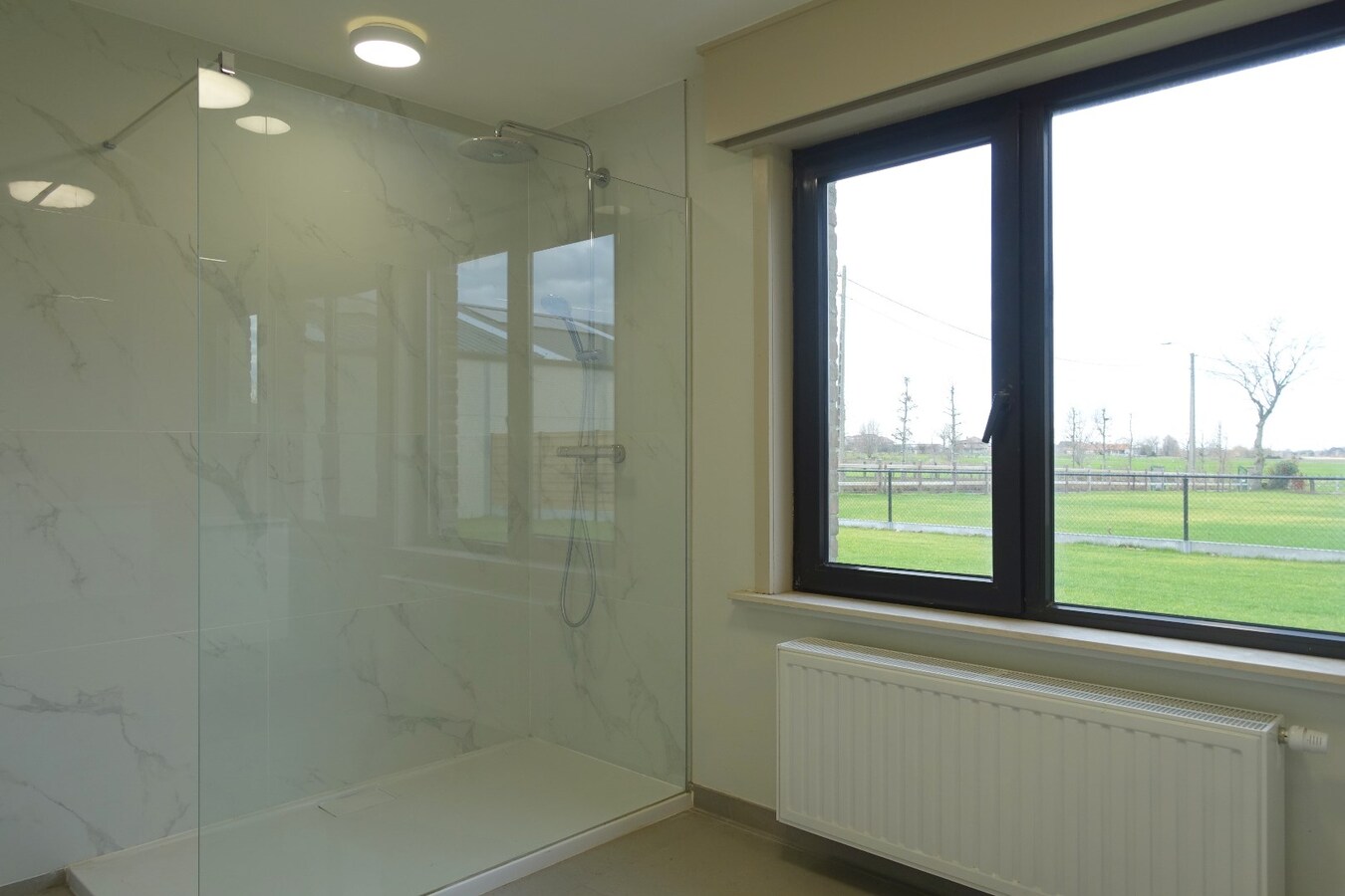 Landelijk gelegen woning met loods! 