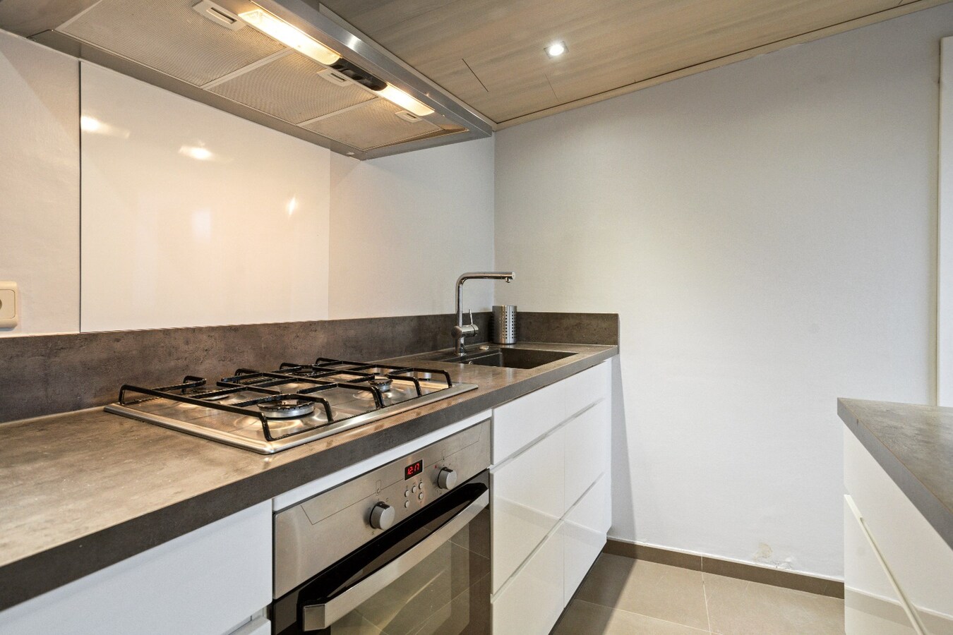 Tot in de puntjes afgewerkte, vrijstaande woning met garage 