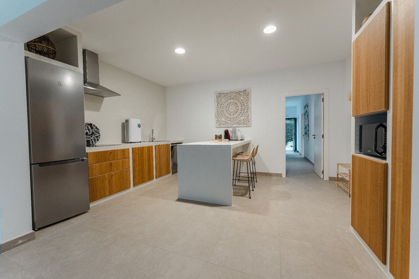 Deze uitzonderlijke villa biedt een unieke combinatie van luxe, volledige privacy en een prachtige zuidoriëntatie in het gegeerde Solpark. 