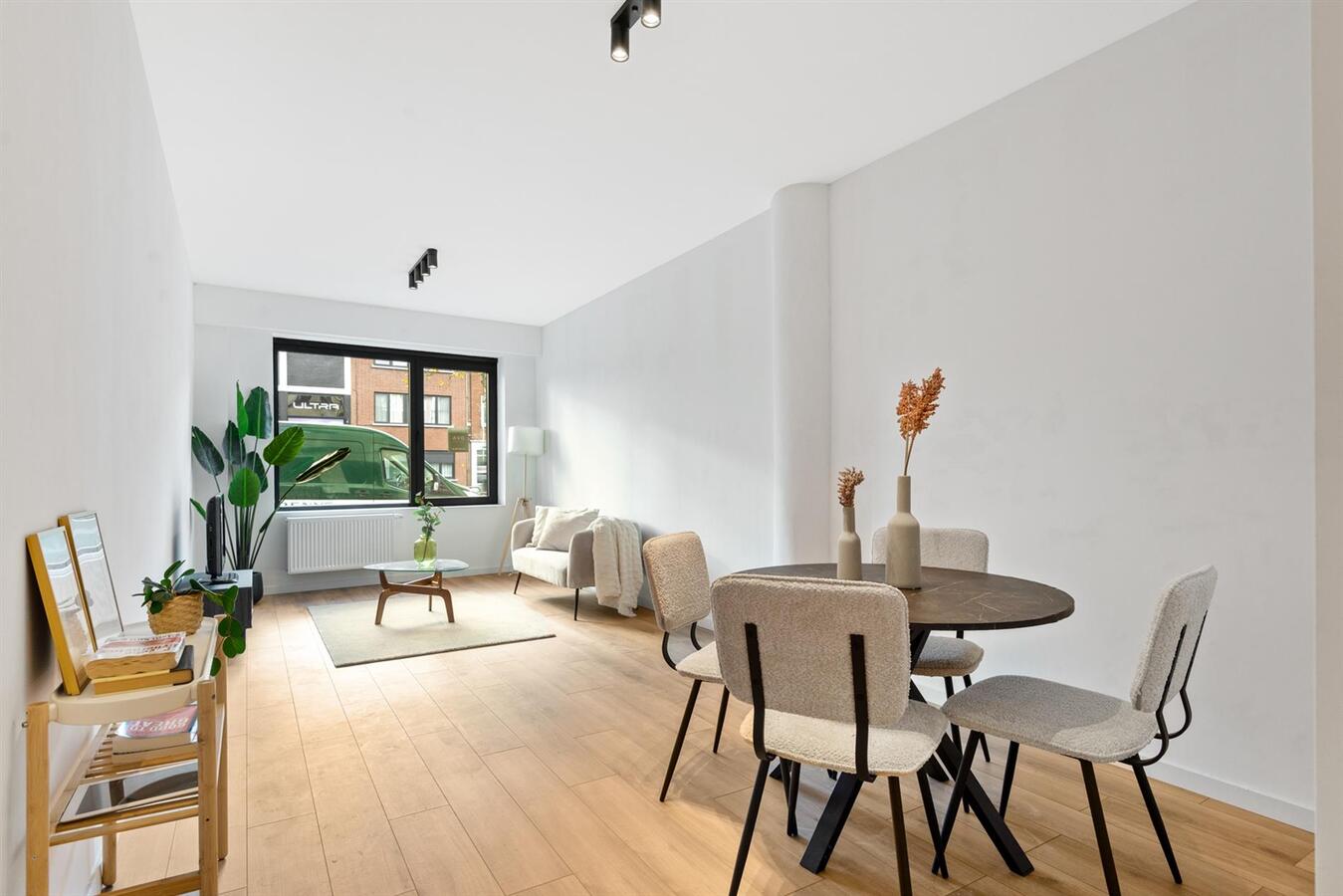 Gerenoveerd gelijkvloers appartement met ruime tuin! 