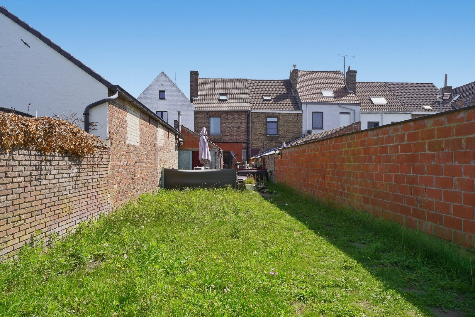 Ruime gezinswoning met 4 slaapkamers en grote tuin in Sint-Andries 