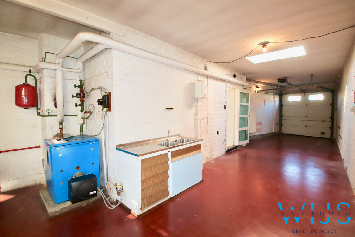 Te renoveren gezinswoning op een zonnig perceel van 1184m² te Wachtebeke ! 