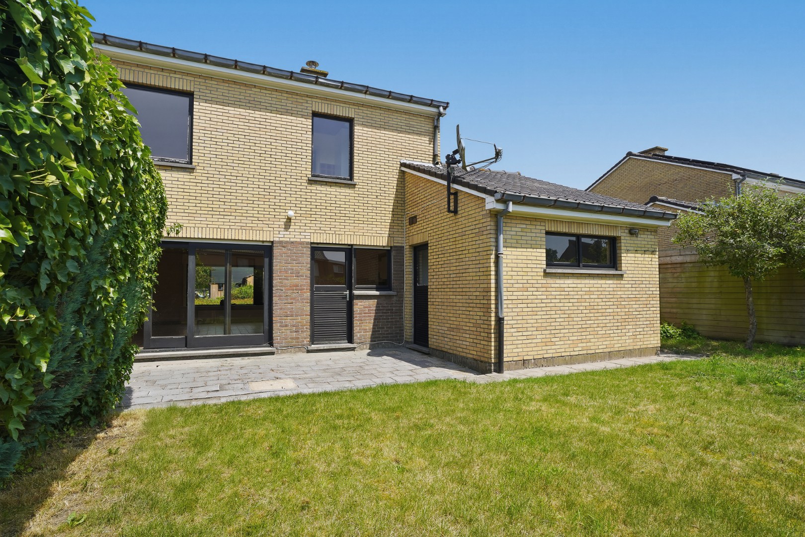 Renovatiewoning met 3 slpks, garage en zonnige tuin 