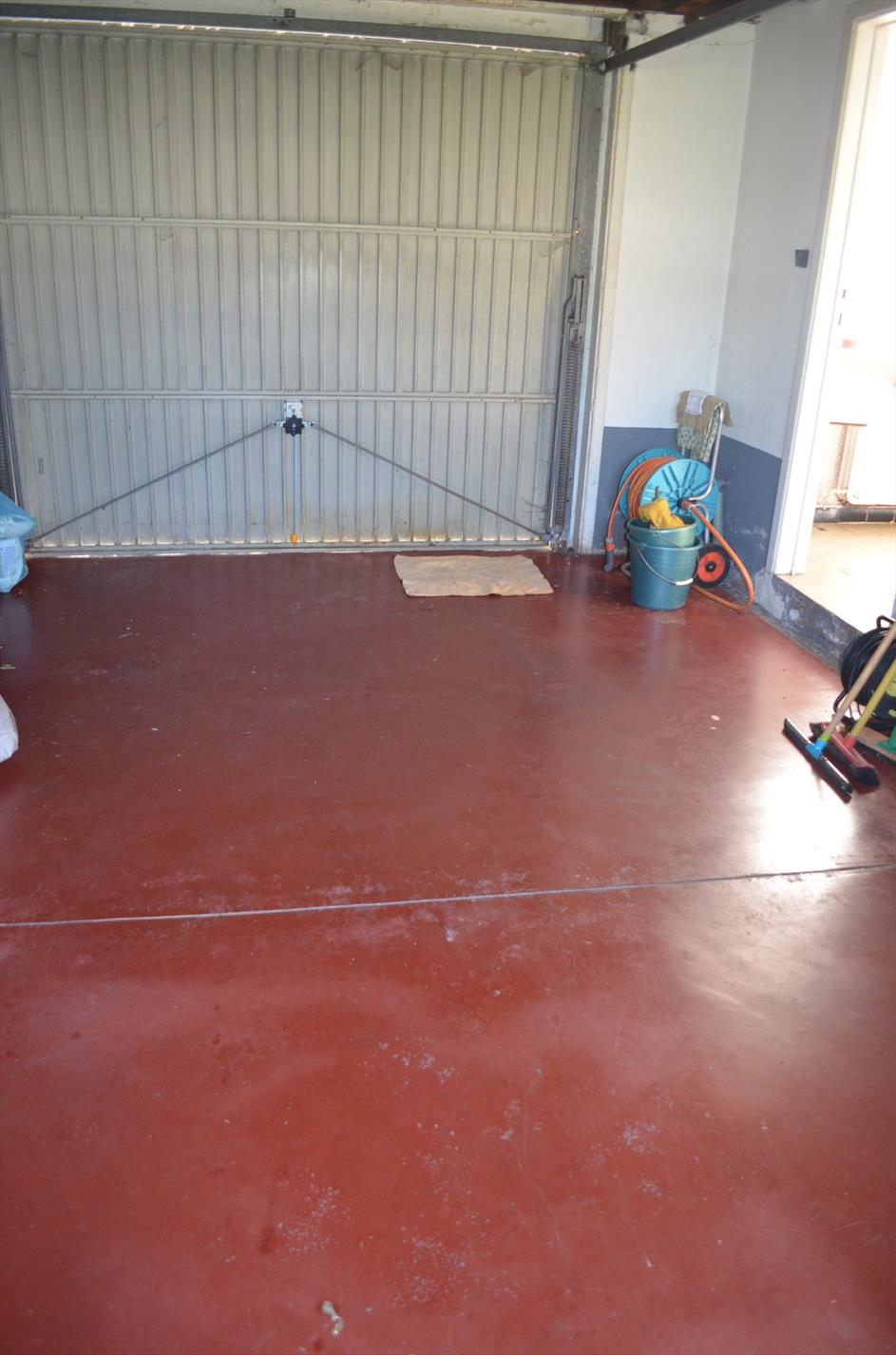 Te renoveren woning op 905m² commercieel gelegen te Eeklo 